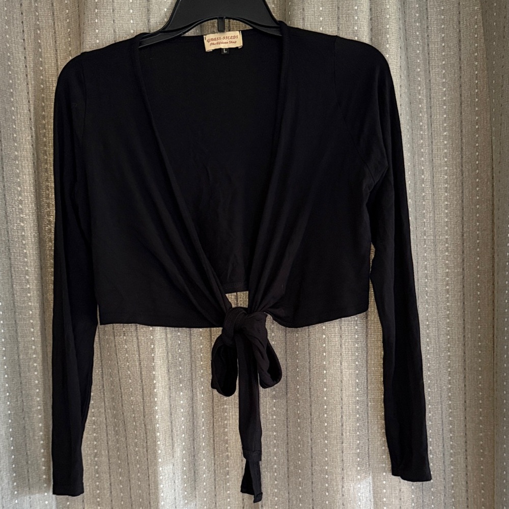 Chic Black Tie-Front Crop Top